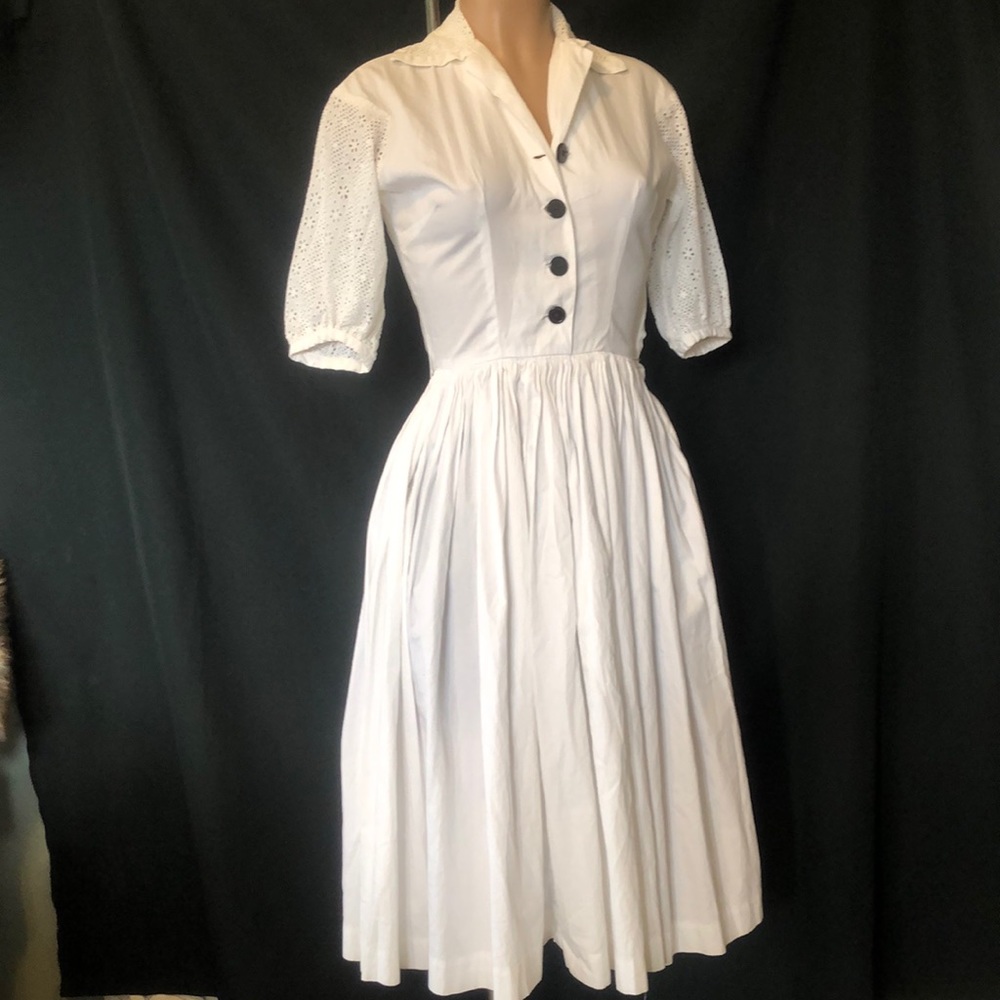 PAT HARTLY VINTAGE white color w Lace sleeves,  women DRESS  size  SMALL Petite